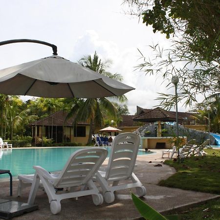 Beringgis Beach Resort & Spa Papar Exterior photo