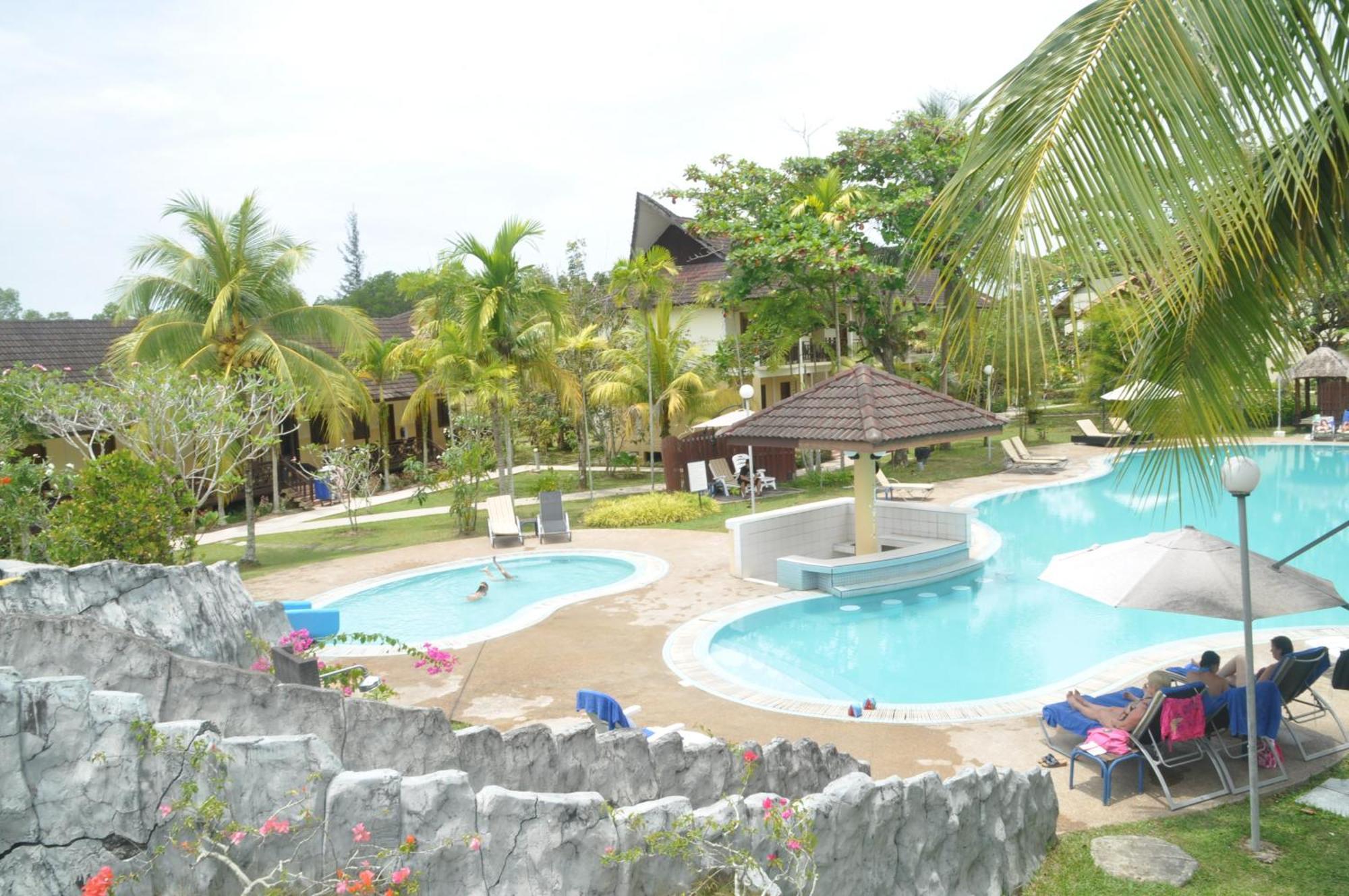 Beringgis Beach Resort & Spa Papar Exterior photo