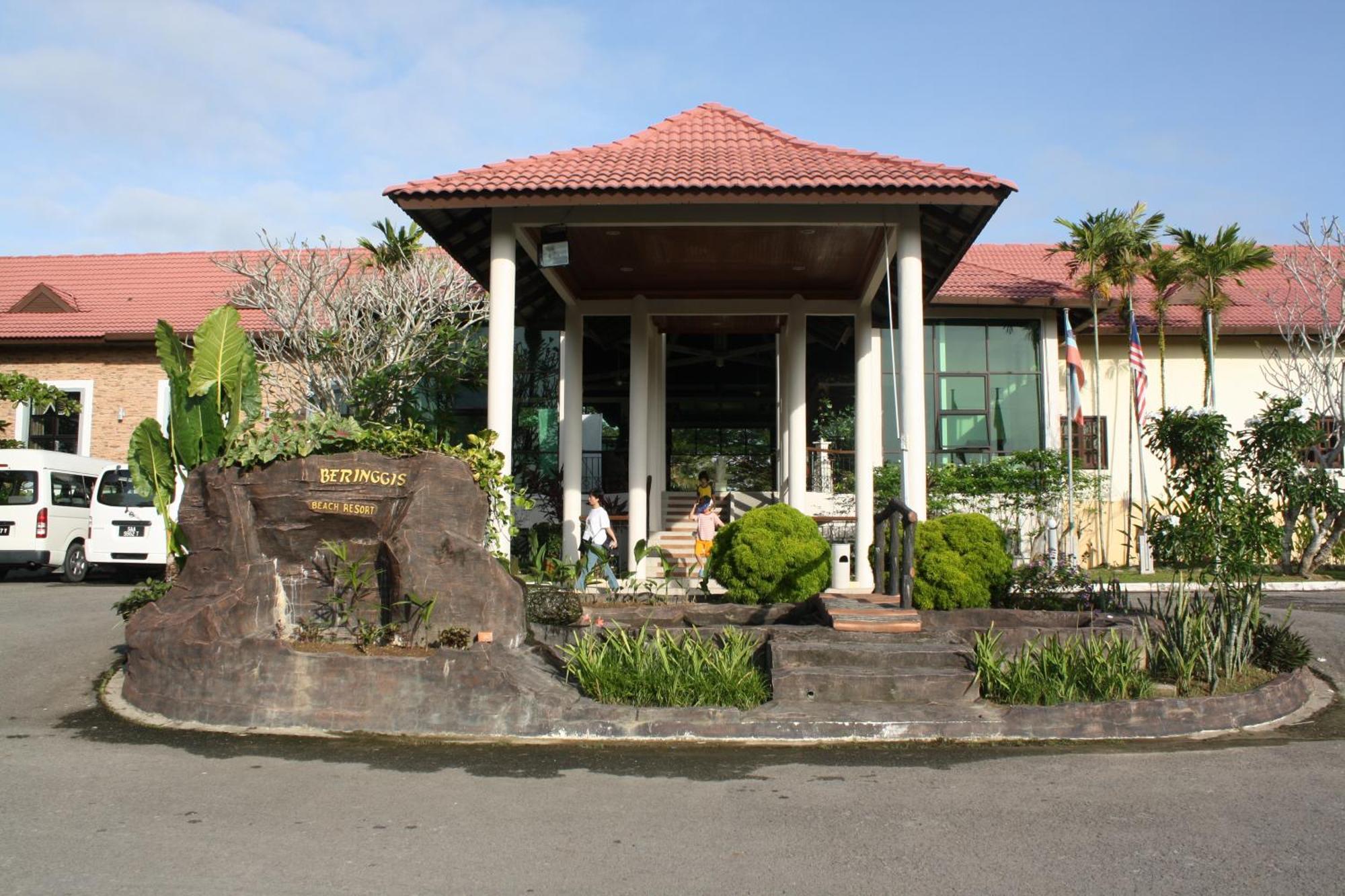 Beringgis Beach Resort & Spa Papar Exterior photo