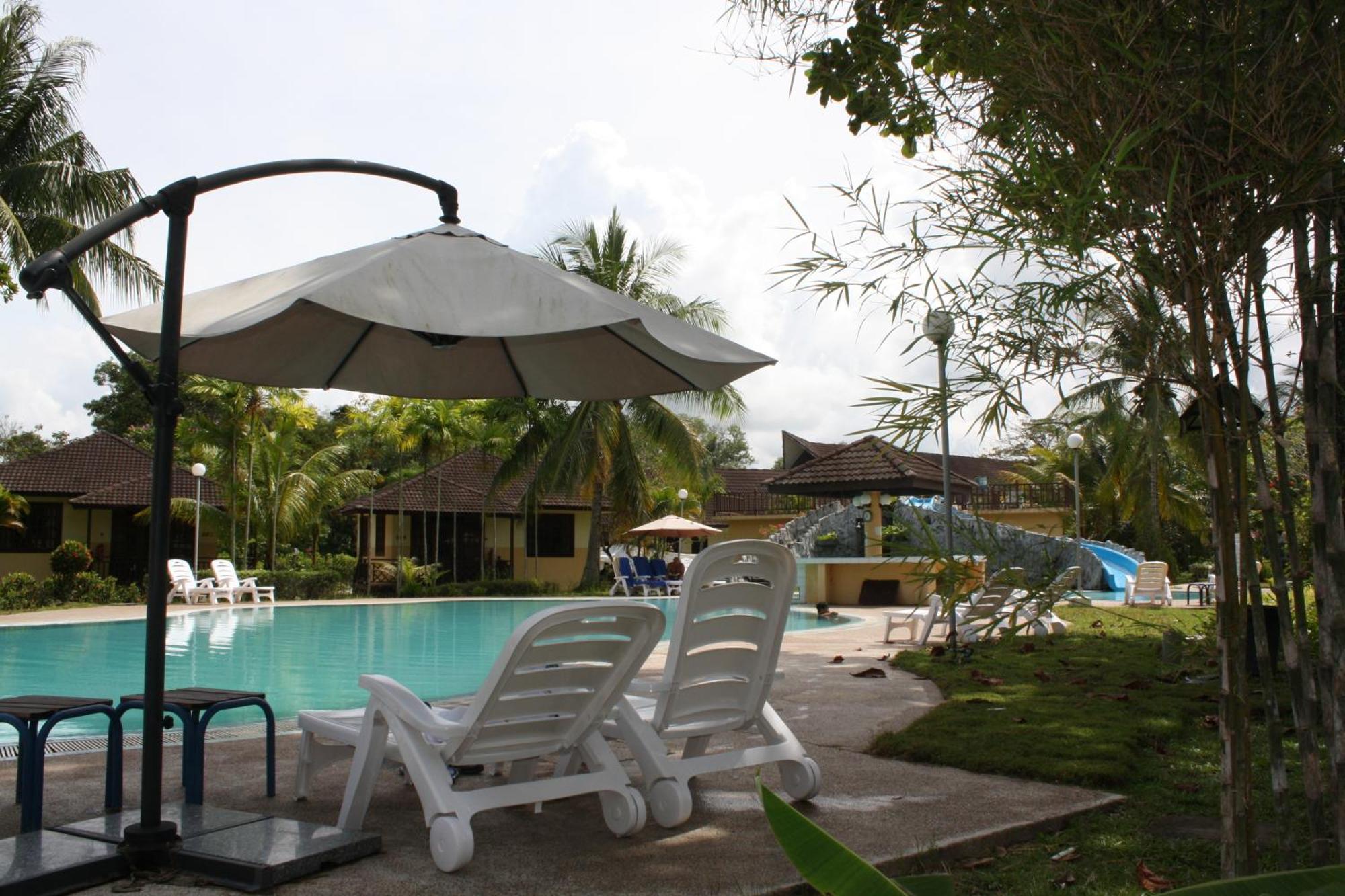 Beringgis Beach Resort & Spa Papar Exterior photo
