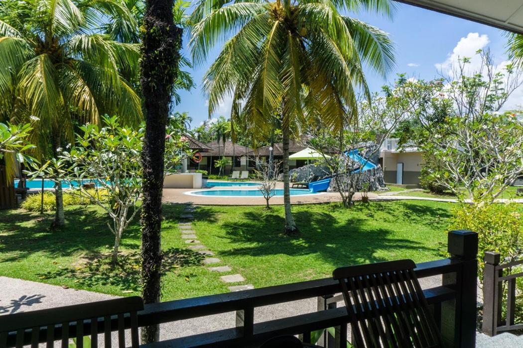Beringgis Beach Resort & Spa Papar Exterior photo